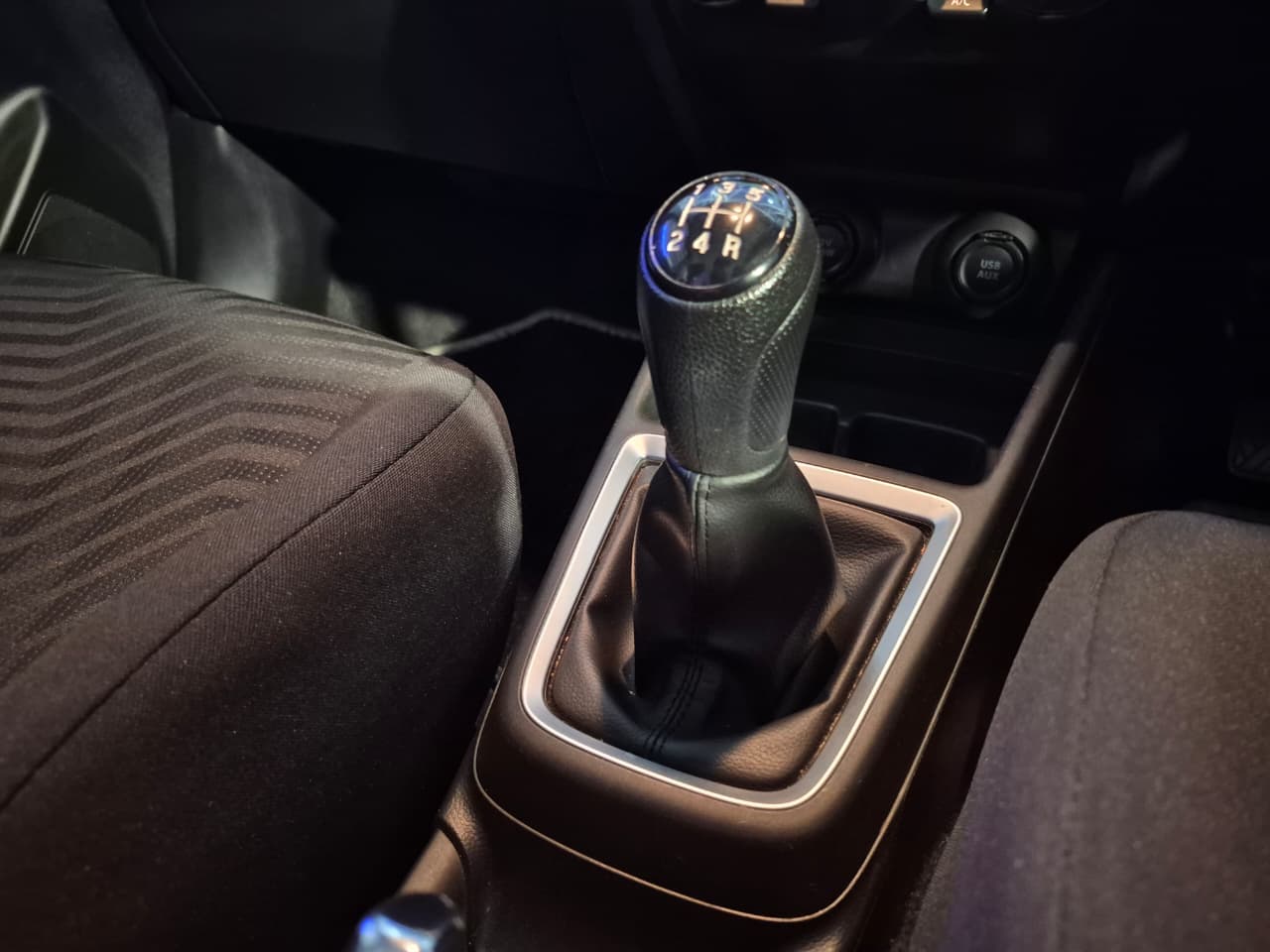 2023 Suzuki Swift, image 9 of 16