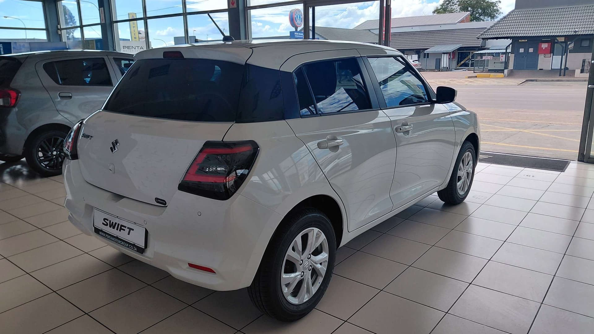 2026 Suzuki Swift, image 3 of 8
