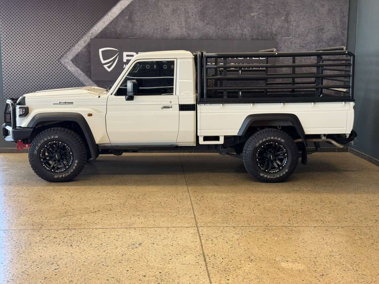 2026 Toyota Land Cruiser Pick Up, image 6 of 15
