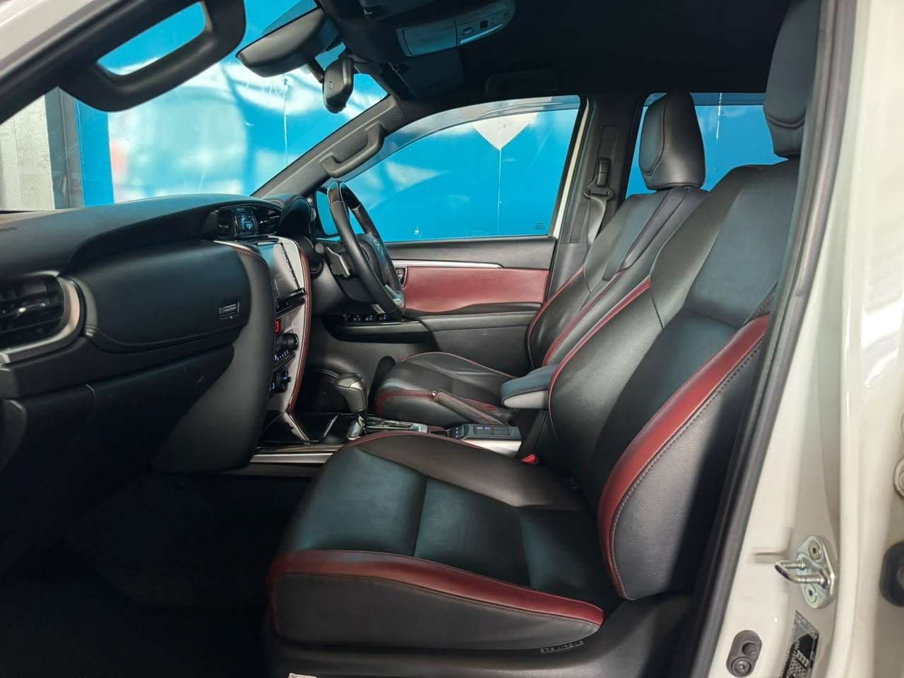2023 Toyota Fortuner, image 11 of 16