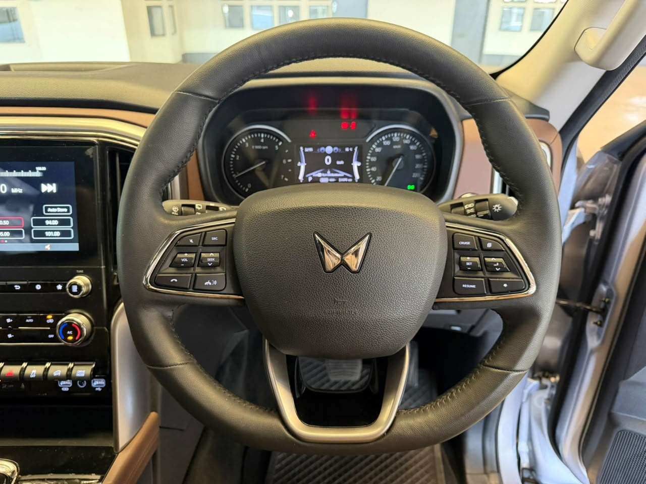 2026 Mahindra Scorpio Suv, image 15 of 16