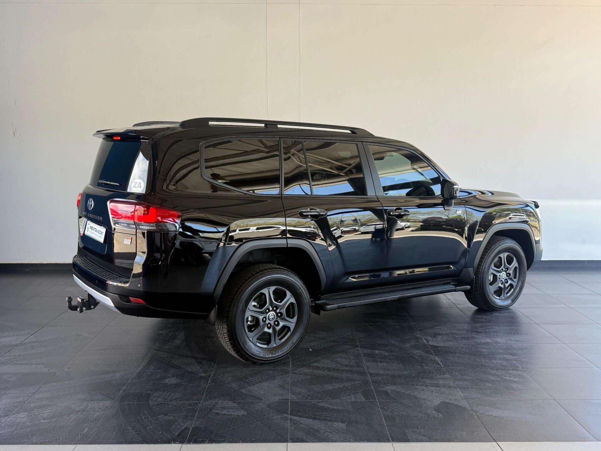 2023 Toyota Landcruiser, image 6 of 16