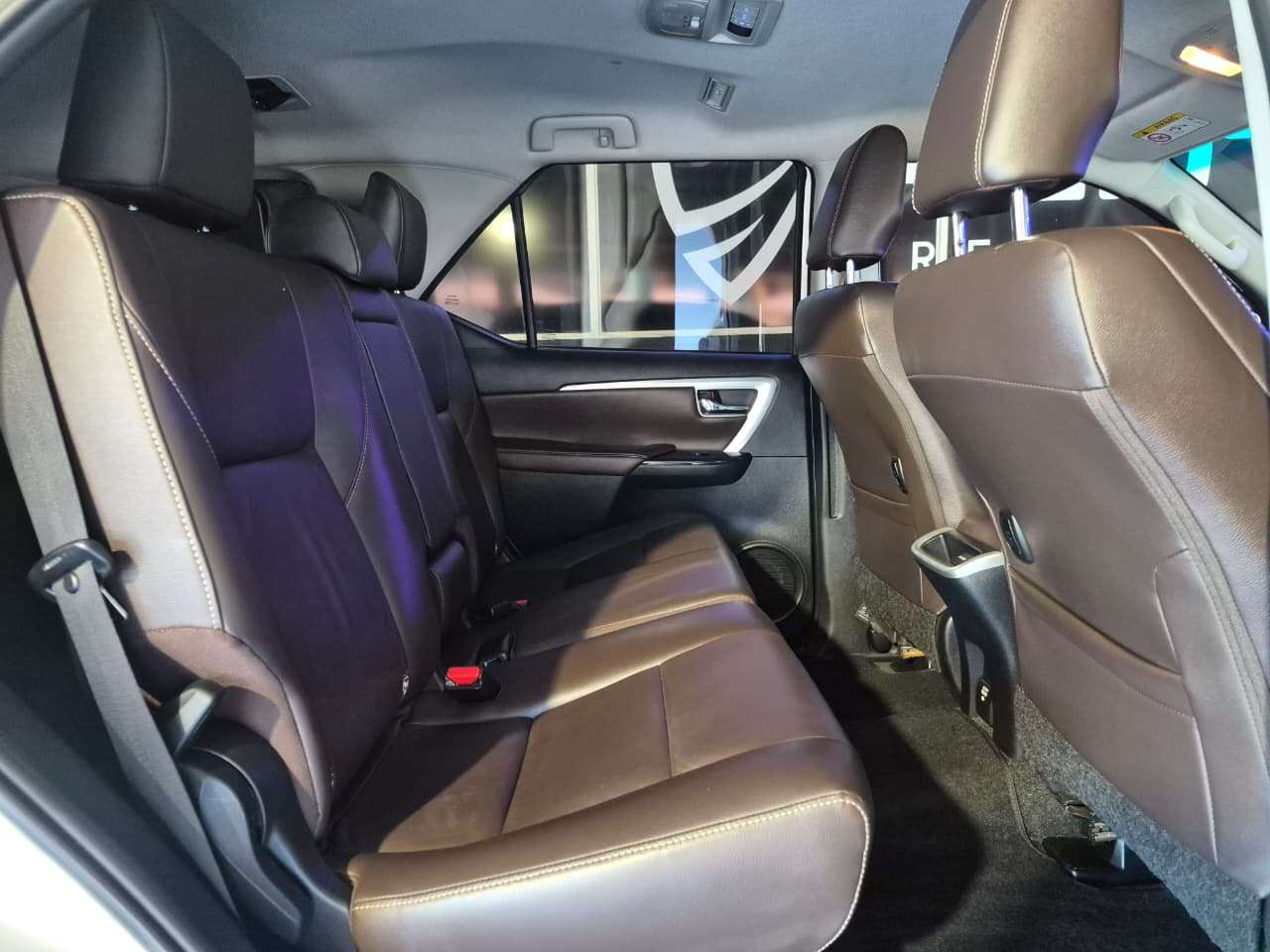 2020 Toyota Fortuner, image 14 of 16