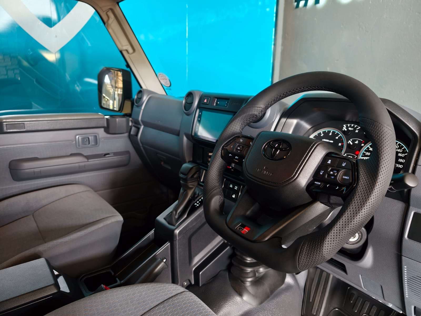 2026 Toyota Land Cruiser 79, image 12 of 16