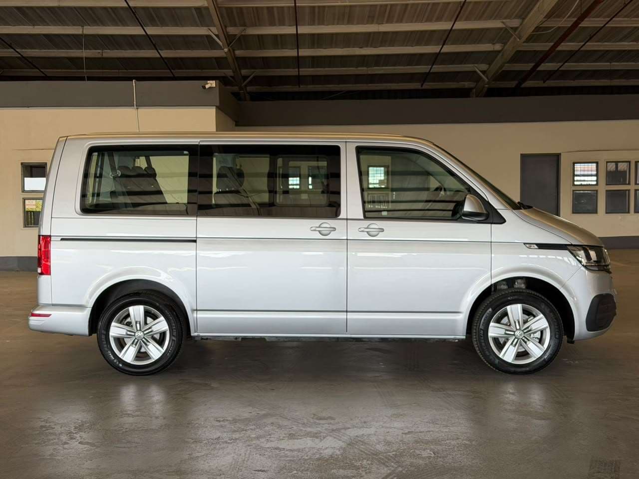 2022 Volkswagen T6.1 Kombi, image 6 of 16