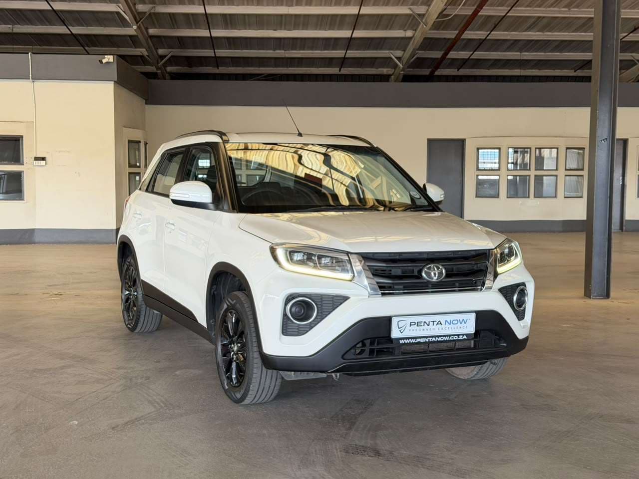 2022 Toyota Urban Cruiser, image 7 of 16