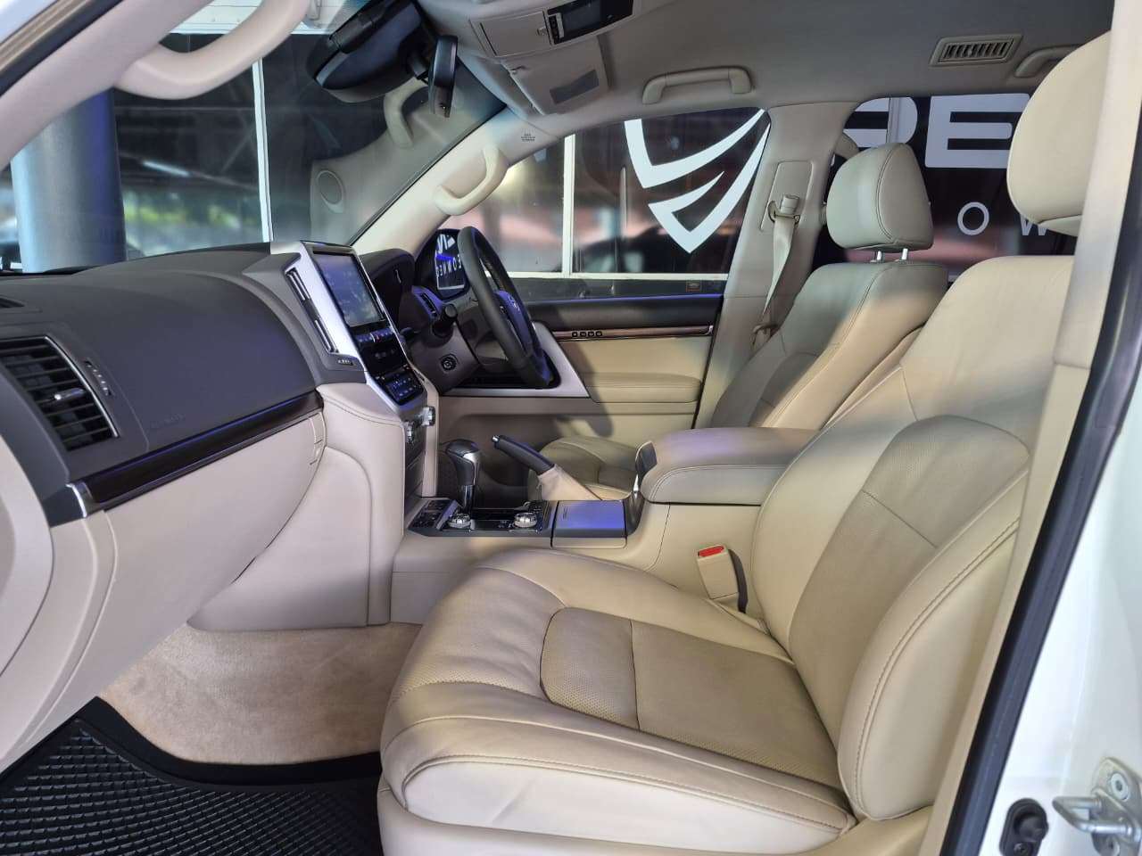2019 Toyota Lc200, image 11 of 16