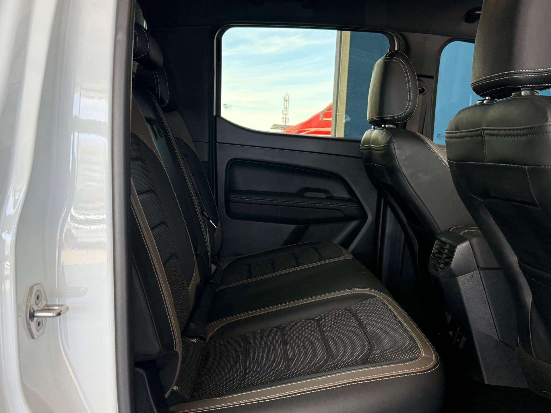 2025 Volkswagen Amarok, image 14 of 16