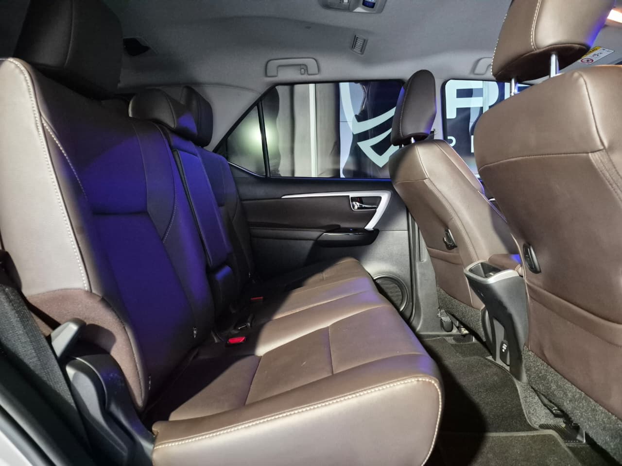 2020 Toyota Fortuner, image 15 of 16