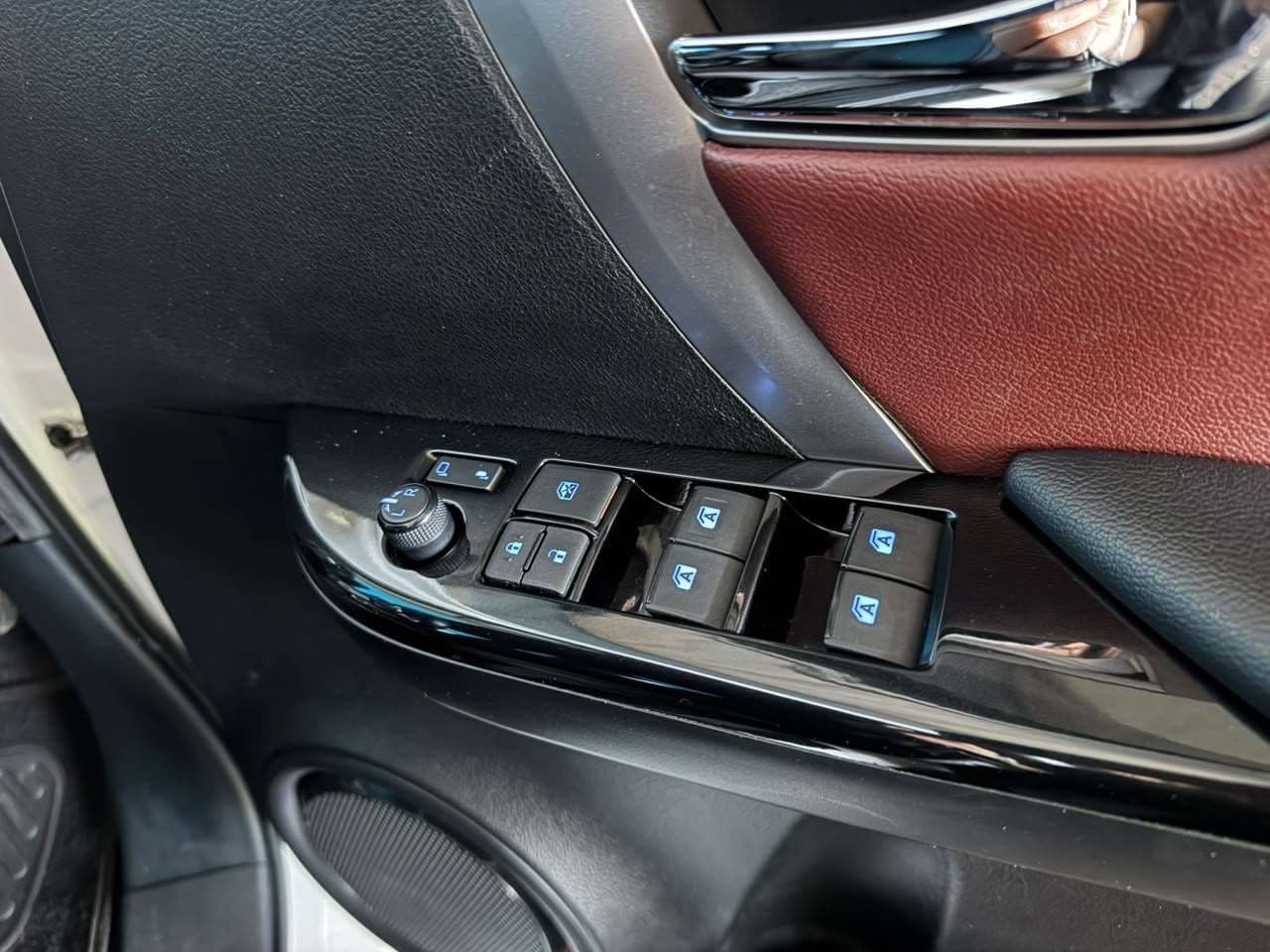 2023 Toyota Fortuner, image 15 of 16
