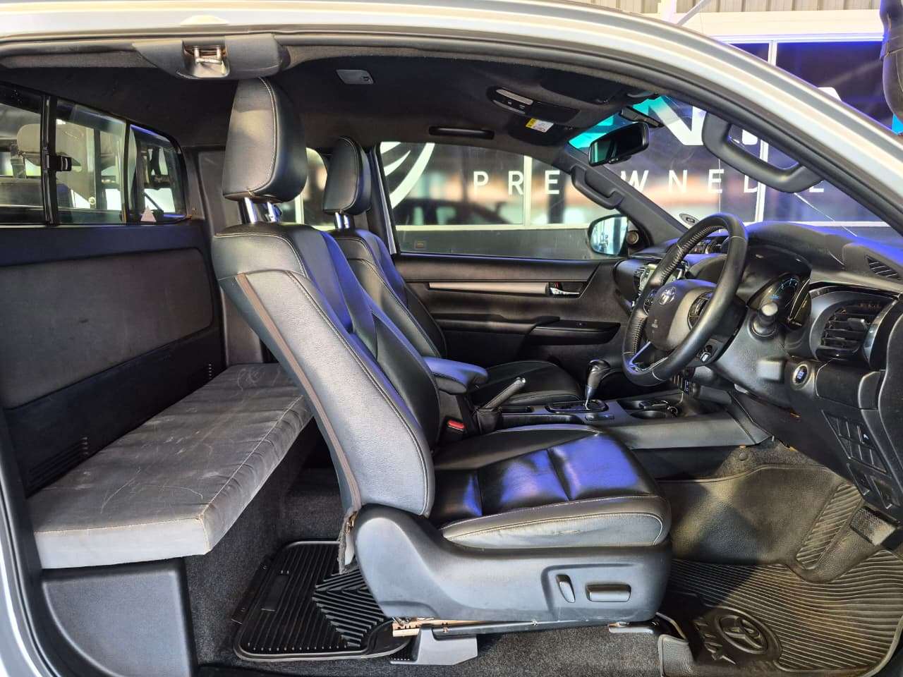 2022 Toyota Hilux, image 14 of 16