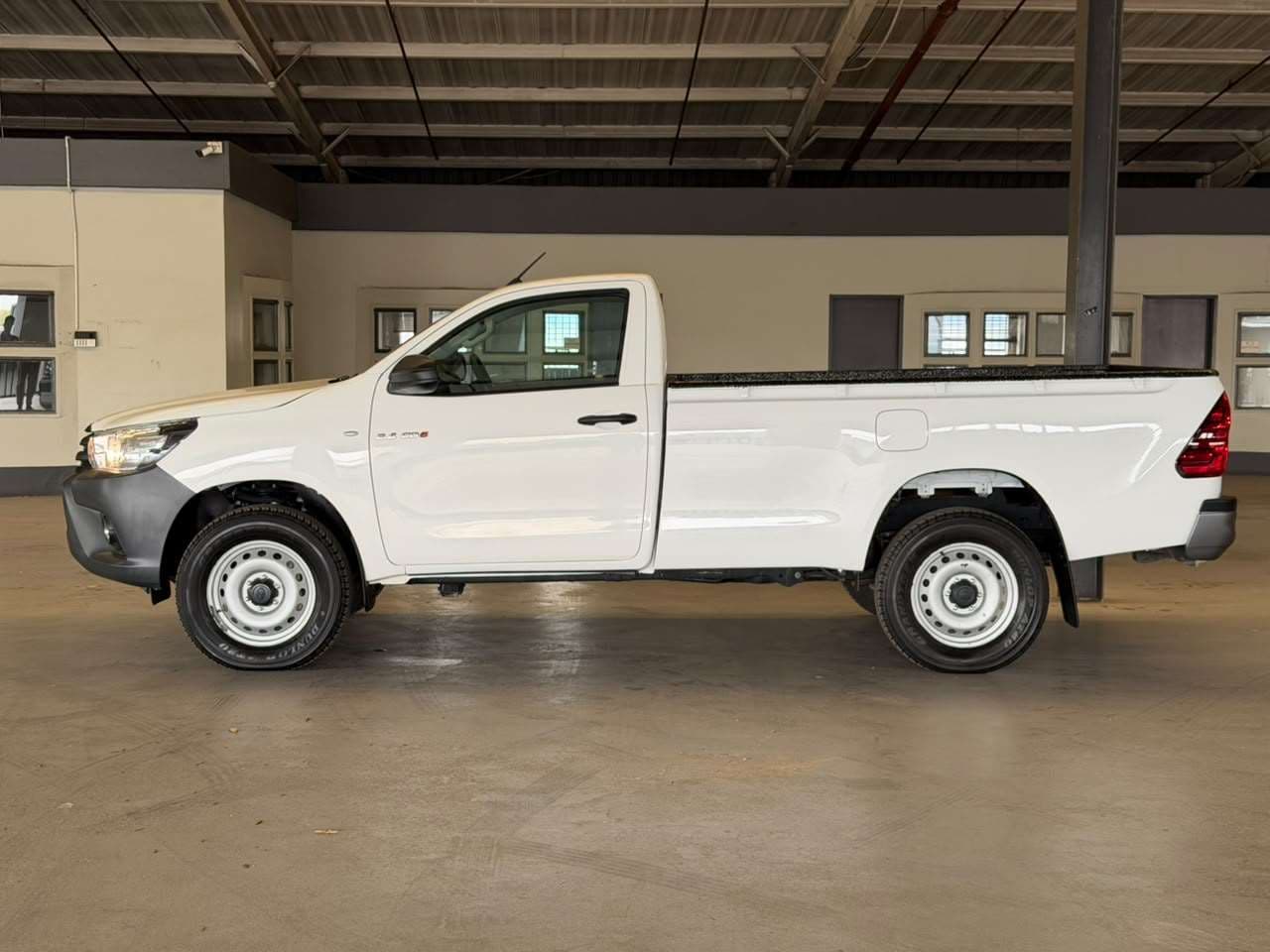 2023 Toyota Hilux, image 6 of 16