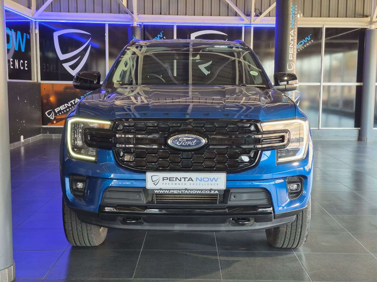 2024 Ford Everest, image 2 of 16