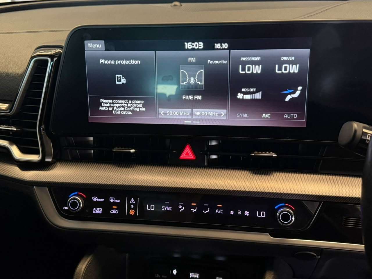 2023 Kia Sportage, image 14 of 16