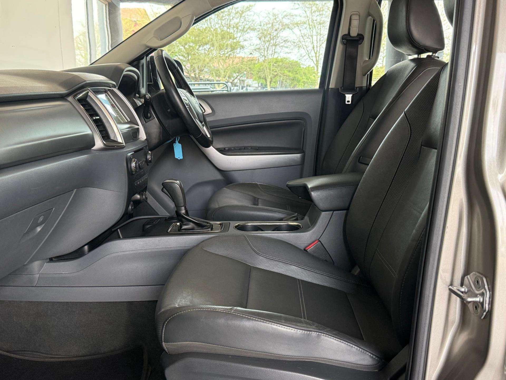 2018 Ford Everest, image 15 of 16