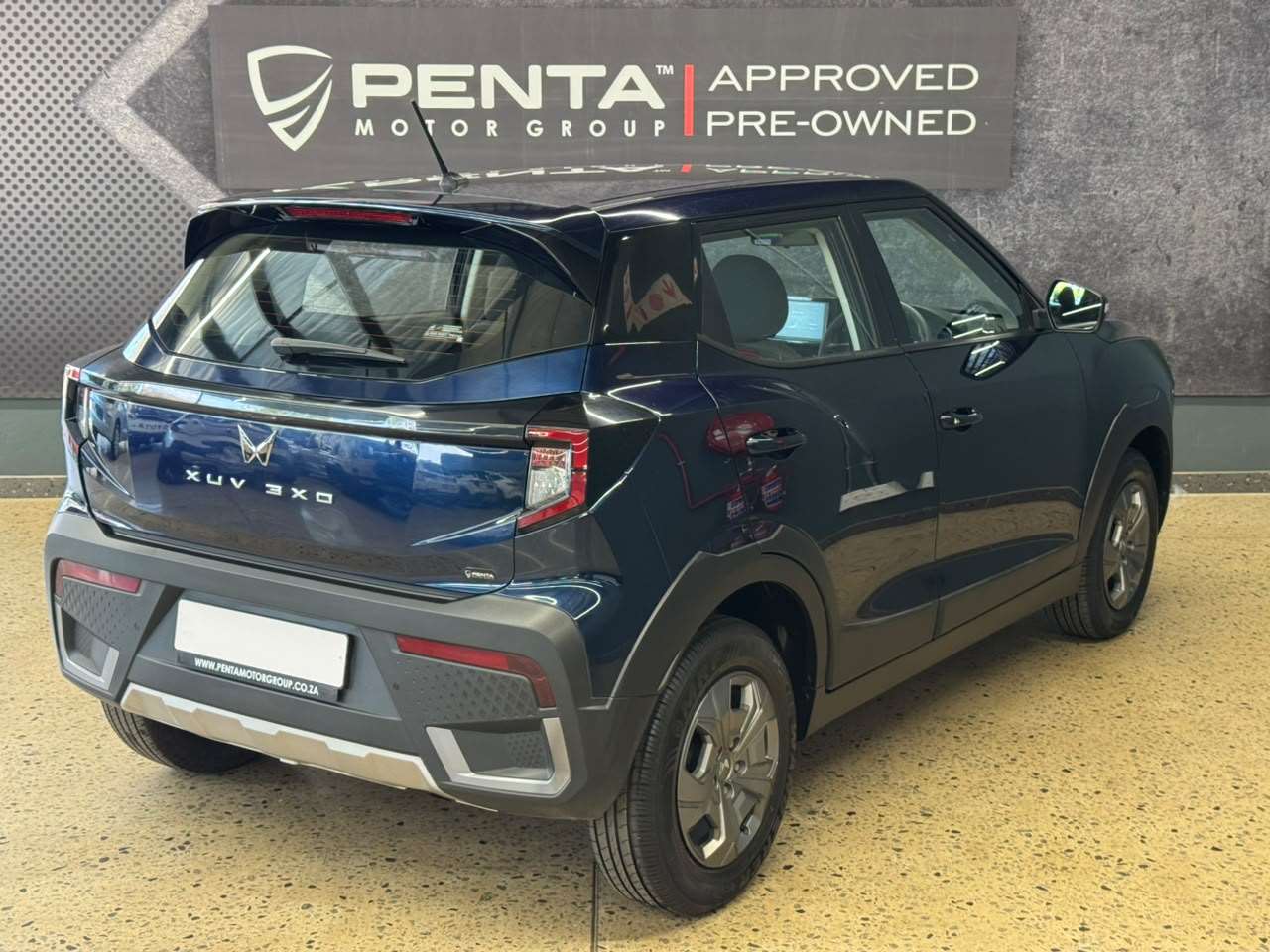2025 Mahindra Xuv3xo, image 3 of 16