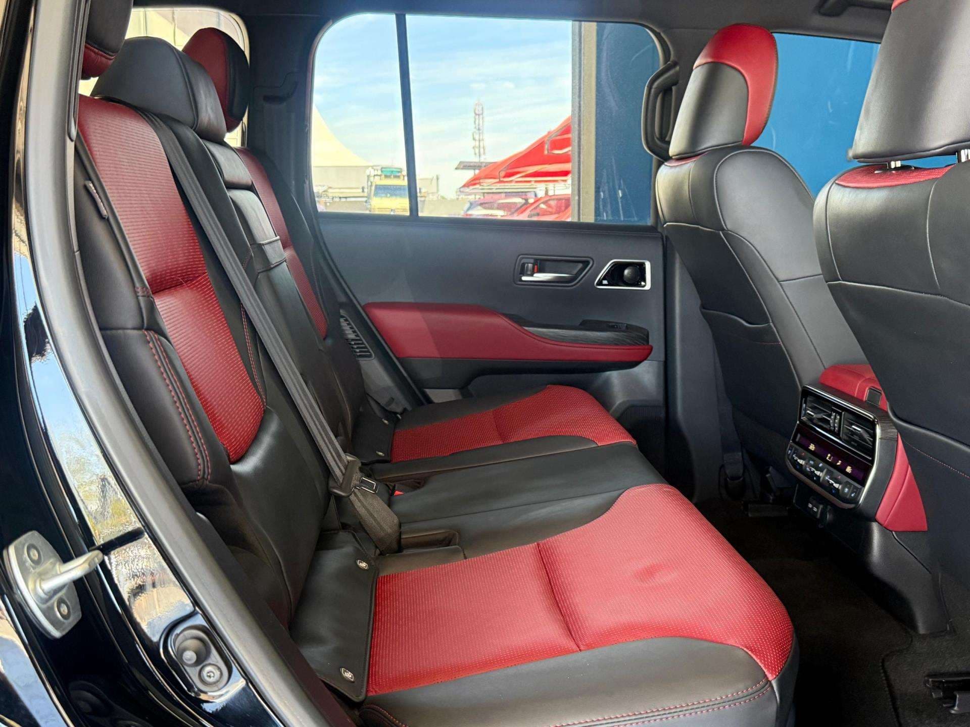 2023 Toyota Landcruiser, image 14 of 16
