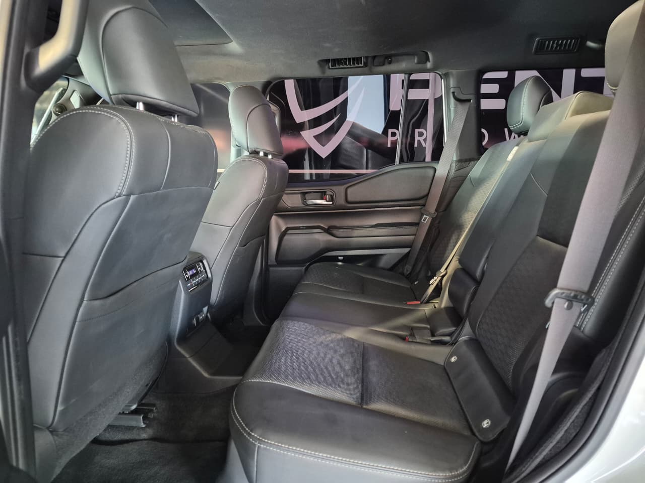 2024 Toyota Prado, image 14 of 16