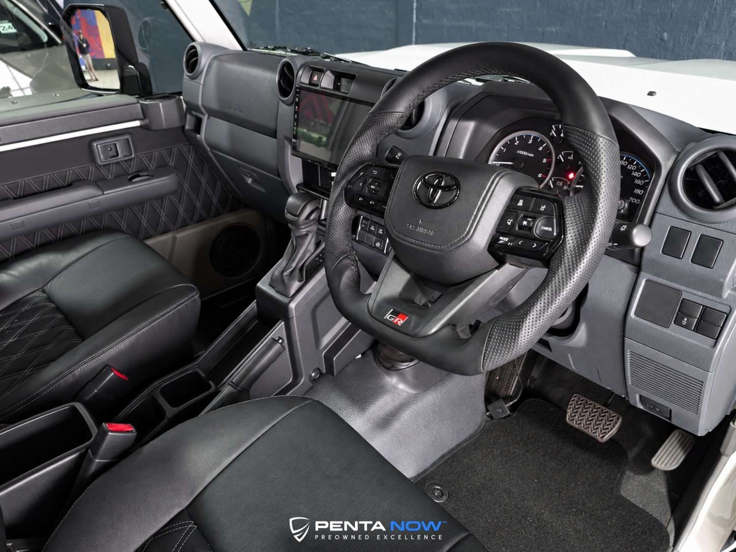2026 Toyota Land Cruiser Pick Up, image 10 of 16