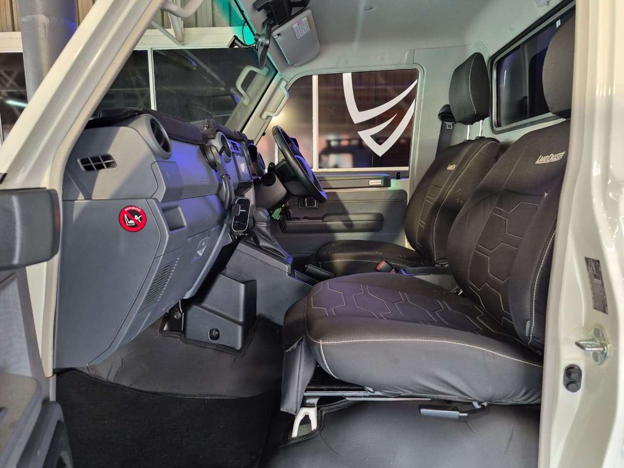 2025 Toyota Land Cruiser, image 10 of 16