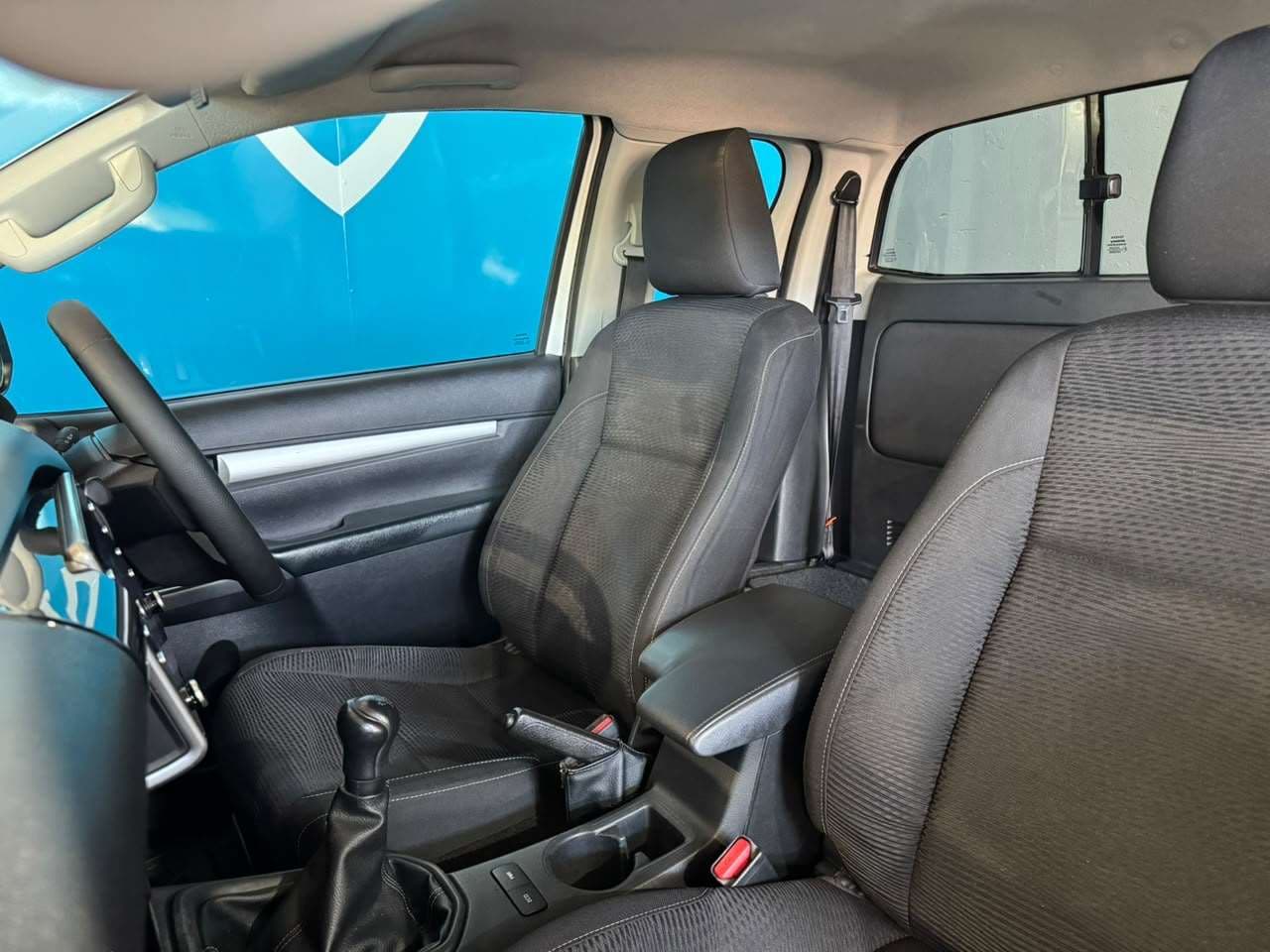 2022 Toyota Hilux, image 14 of 16