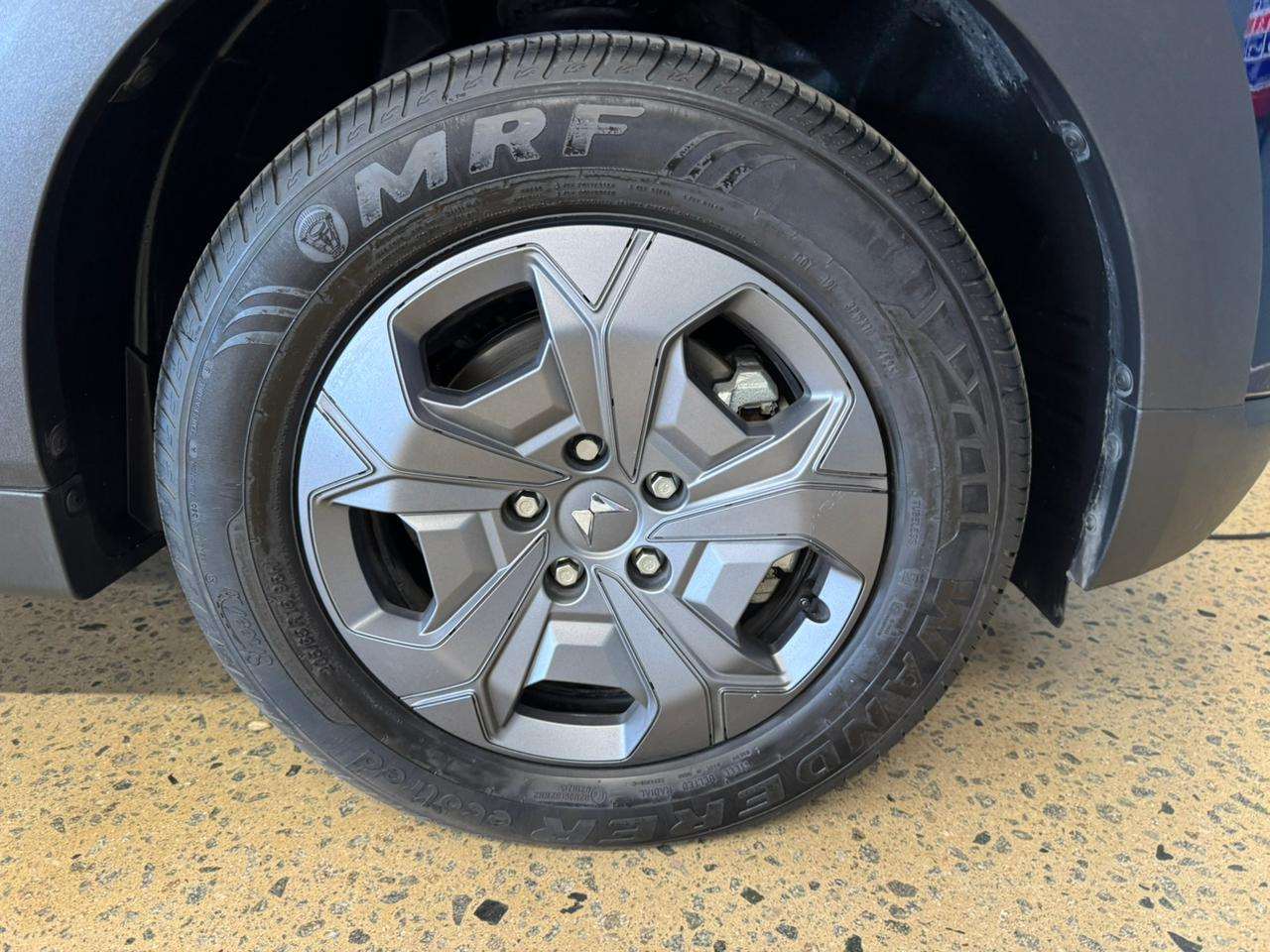 2026 Mahindra Xuv3x0, image 9 of 15
