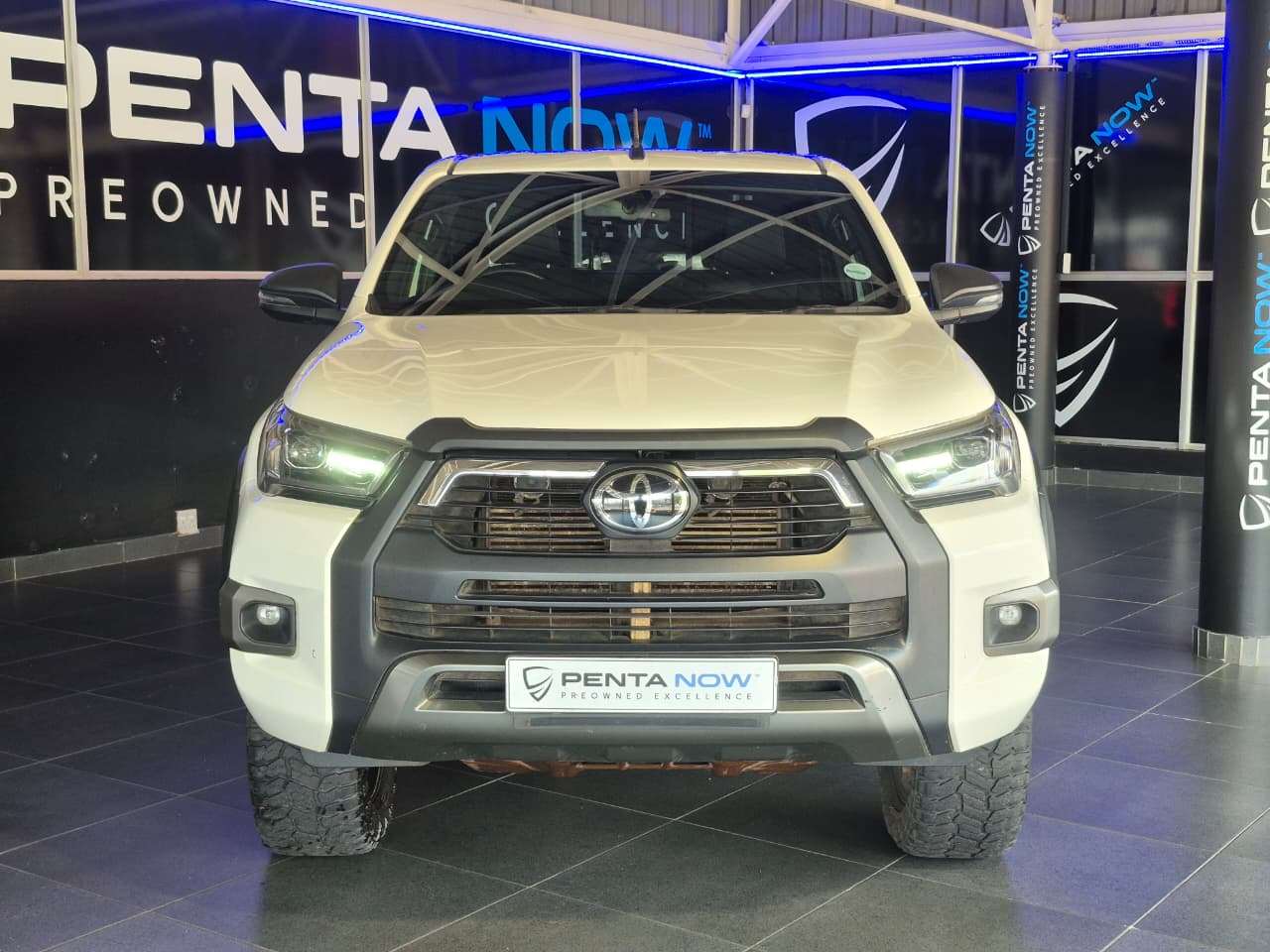 2025 Toyota Hilux, image 2 of 16
