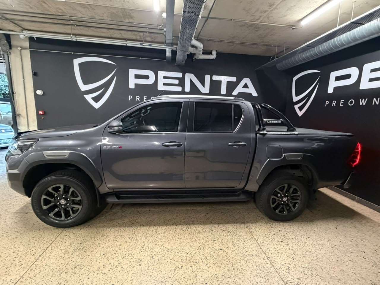 2023 Toyota Hilux, image 5 of 16