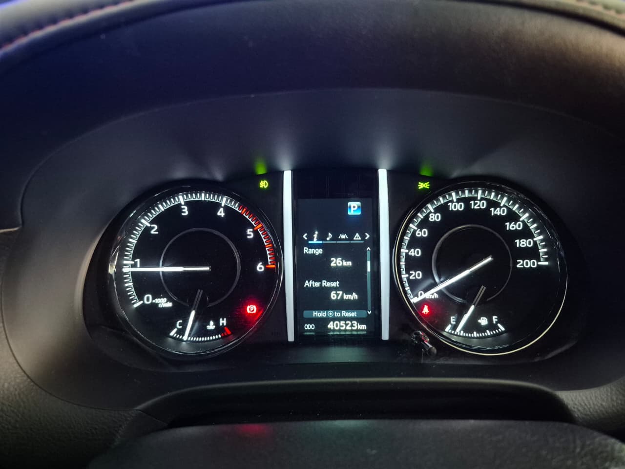 2025 Toyota Fortuner, image 10 of 16