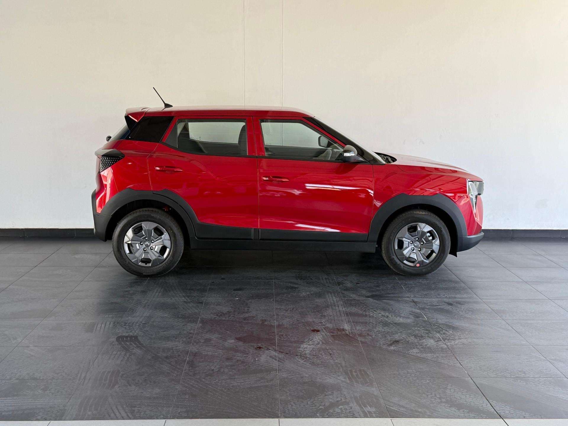 2026 Mahindra Xuv3x0, image 4 of 16
