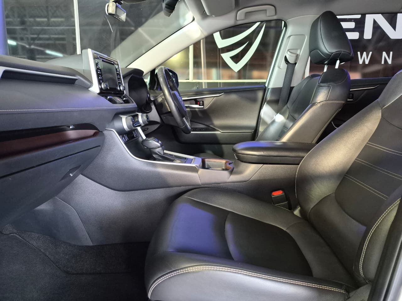 2020 Toyota Rav4, image 11 of 16