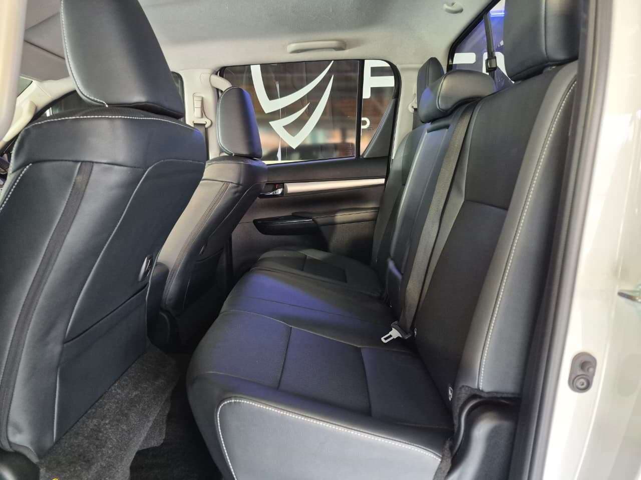 2025 Toyota Hilux, image 12 of 16
