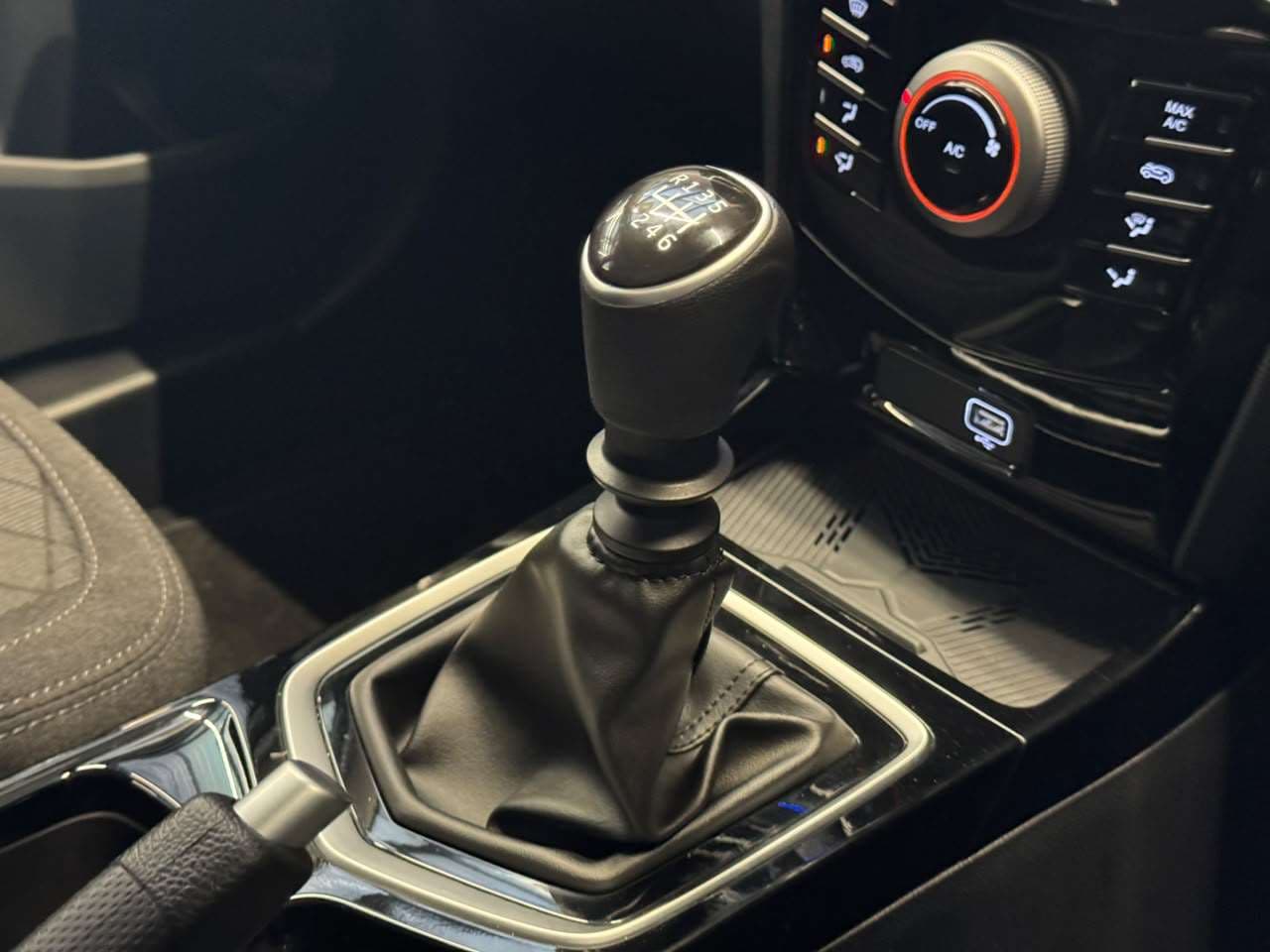 2026 Mahindra Xuv3x0, image 15 of 16
