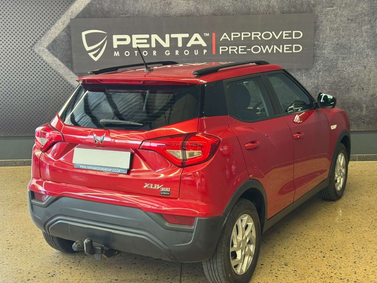 2024 Mahindra Xuv300, image 3 of 15