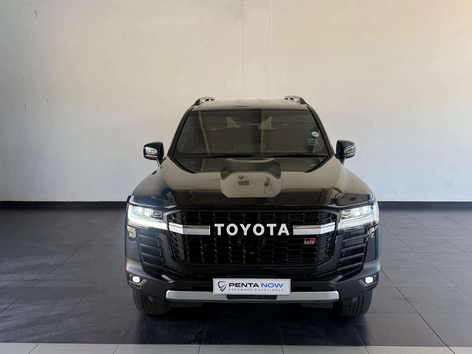 2023 Toyota Landcruiser, image 2 of 16