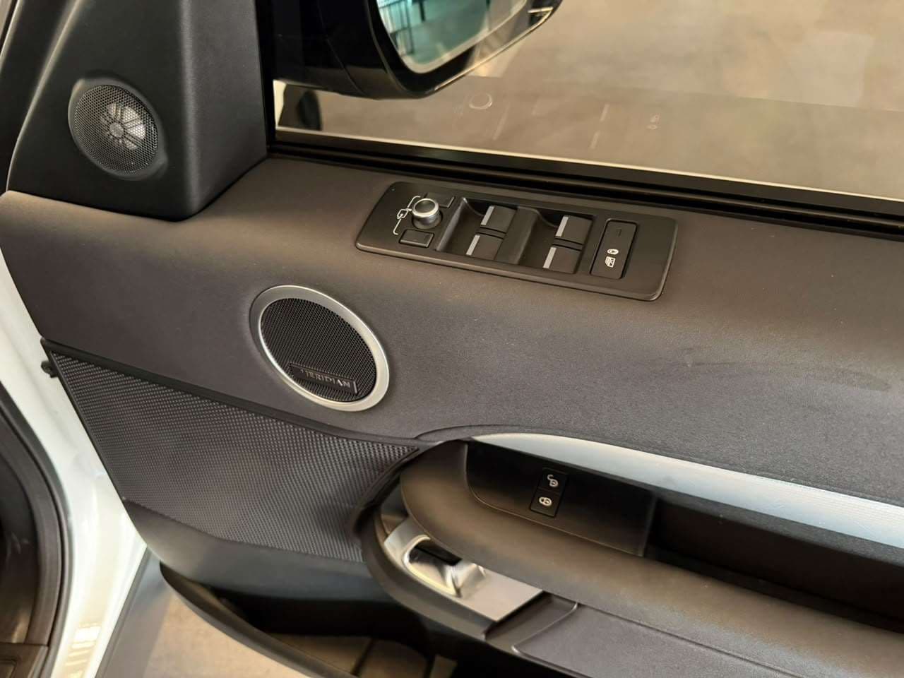2021 Land Rover Discovery, image 11 of 16