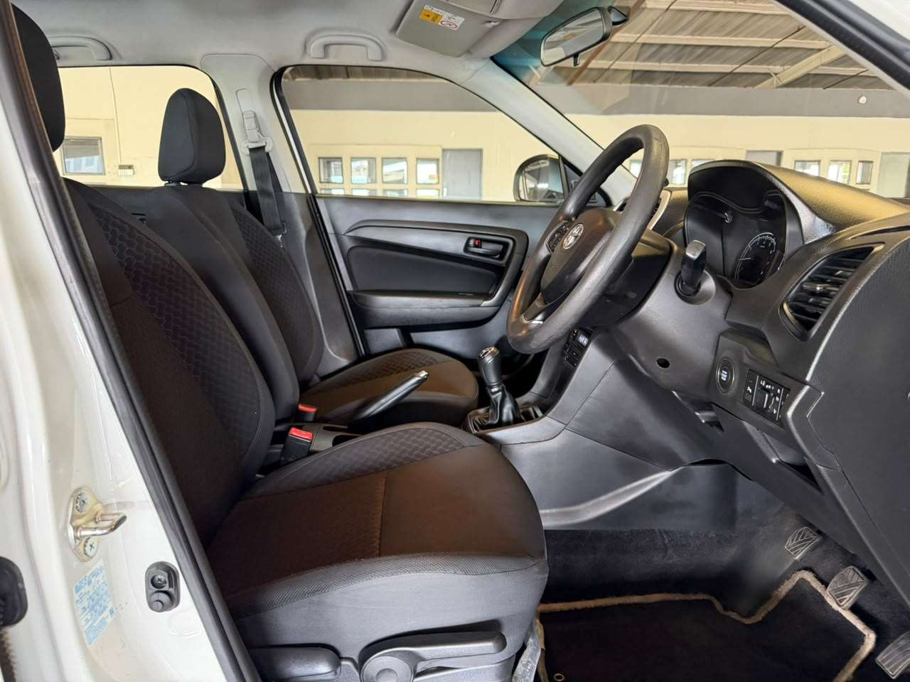 2022 Toyota Urban Cruiser, image 11 of 16