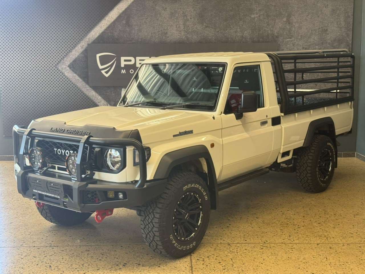 2026 Toyota Land Cruiser Pick Up, image 5 of 15