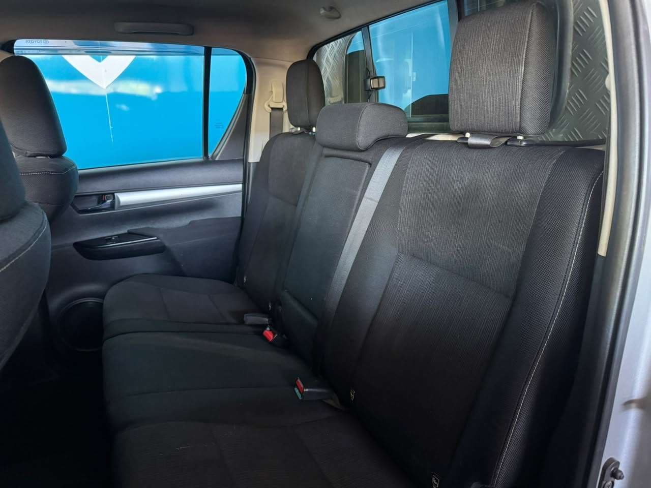 2017 Toyota Hilux, image 12 of 16