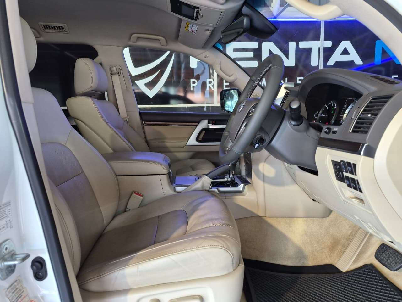 2019 Toyota Lc200, image 13 of 16