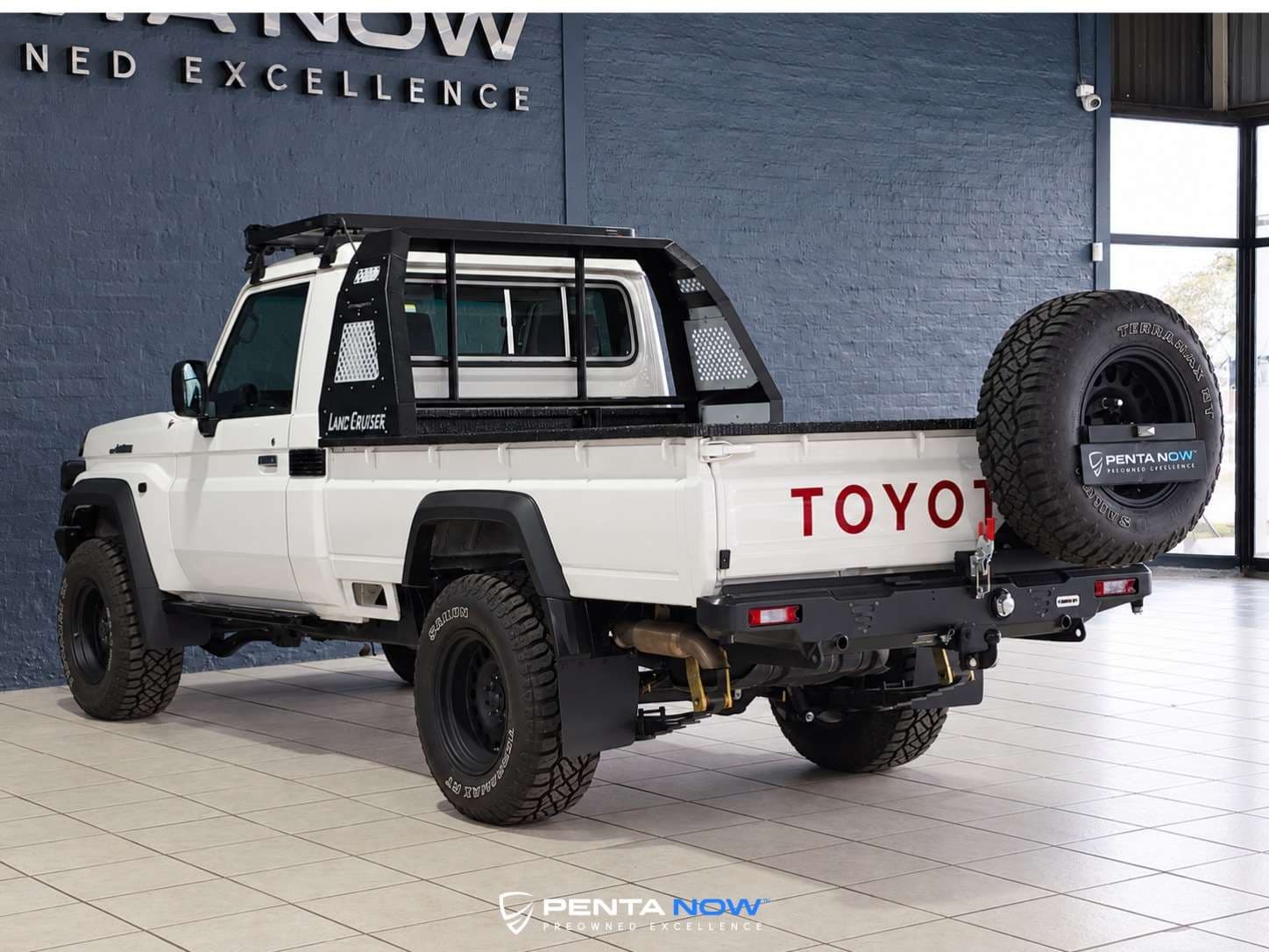 2026 Toyota Land Cruiser Pick Up, image 6 of 16