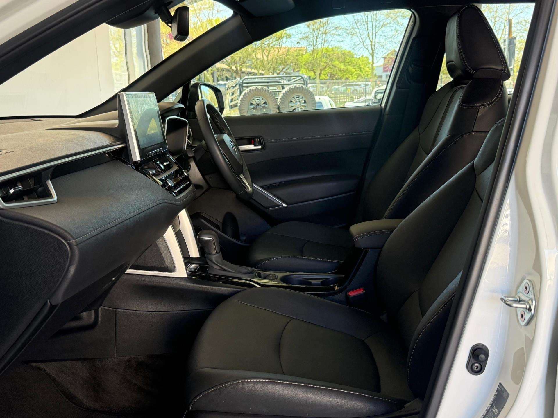 2025 Toyota Corolla Cross, image 15 of 16