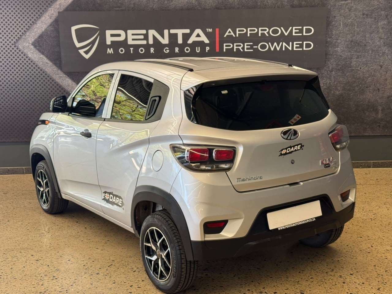2022 Mahindra Kuv 100, image 5 of 11