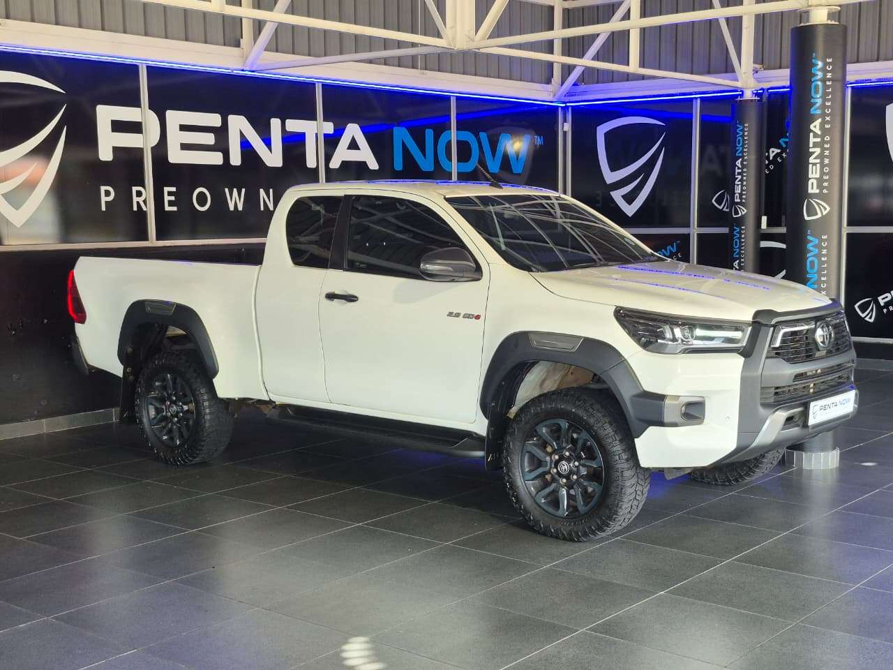 2025 Toyota Hilux, image 3 of 16