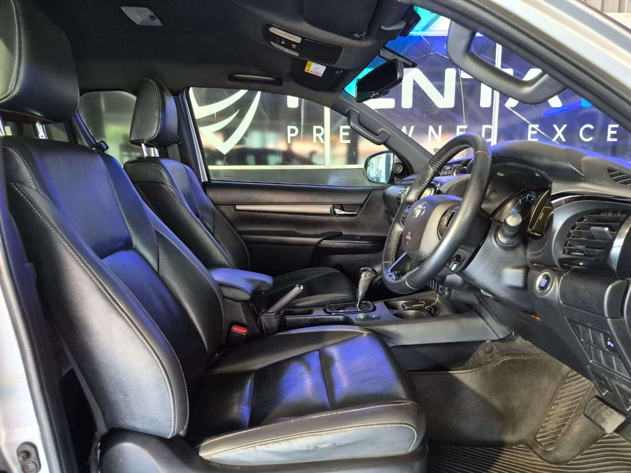 2022 Toyota Hilux, image 13 of 16