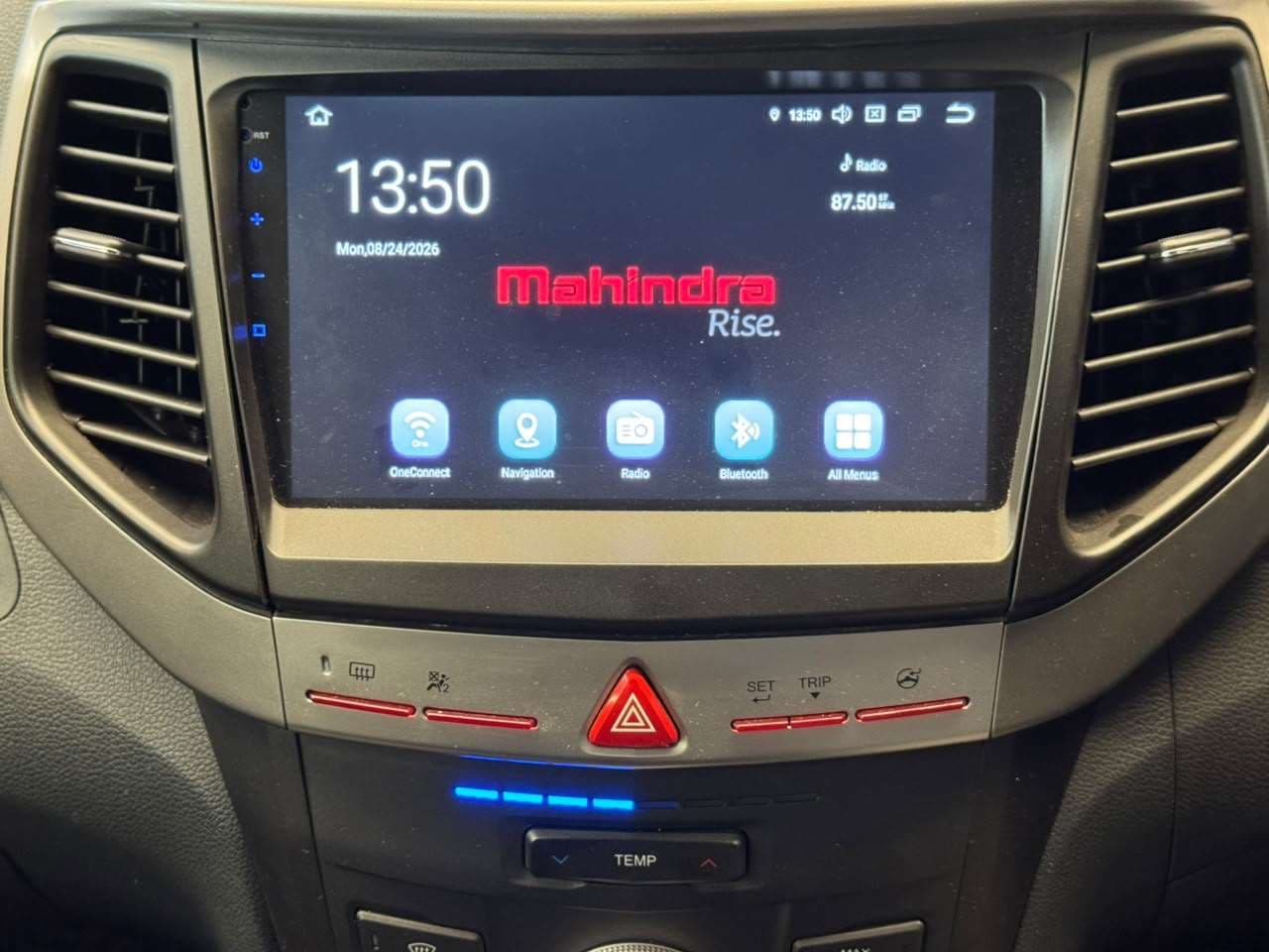 2024 Mahindra Xuv300, image 12 of 15