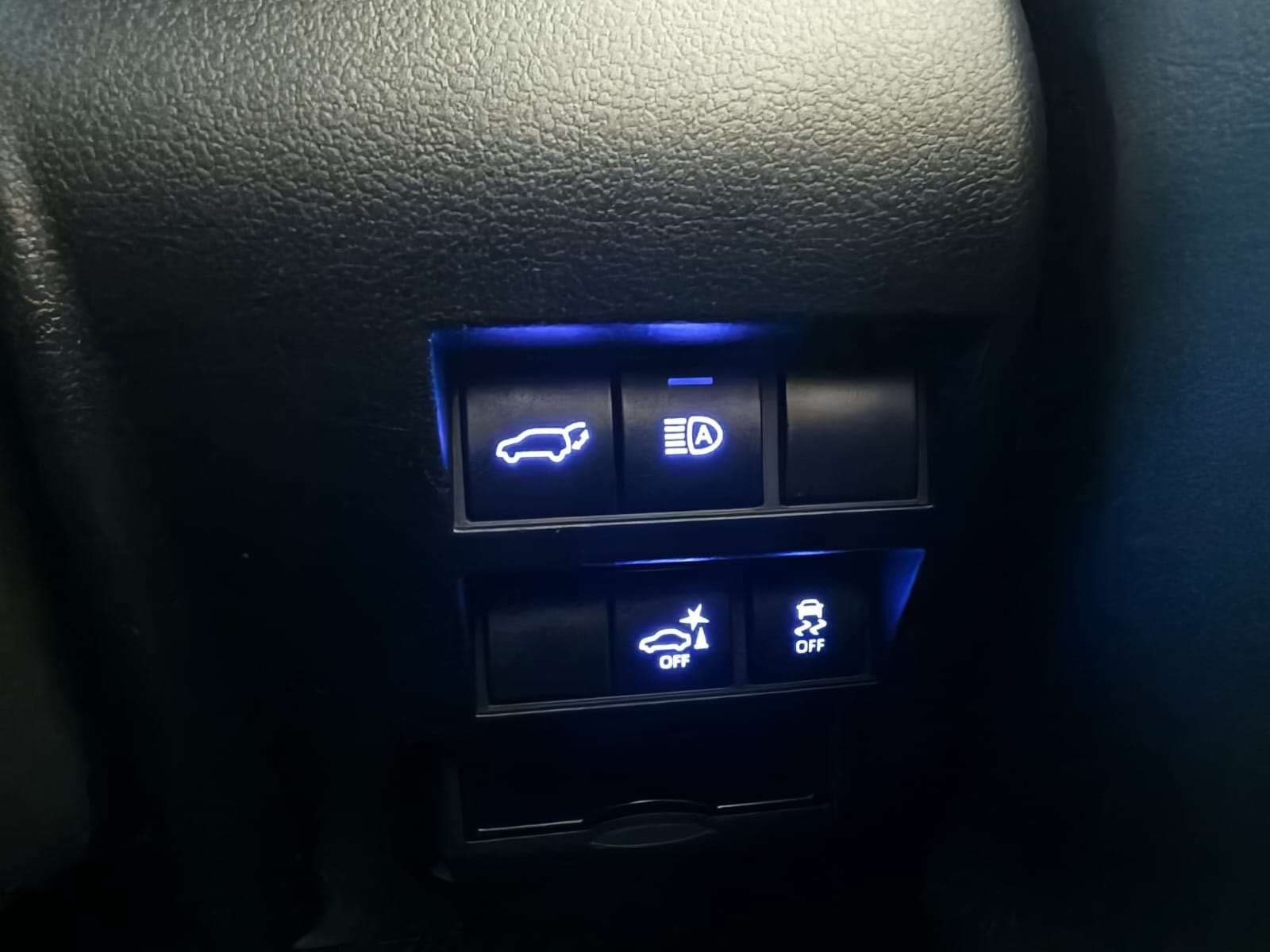 2021 Toyota Land Cruiser, image 14 of 16