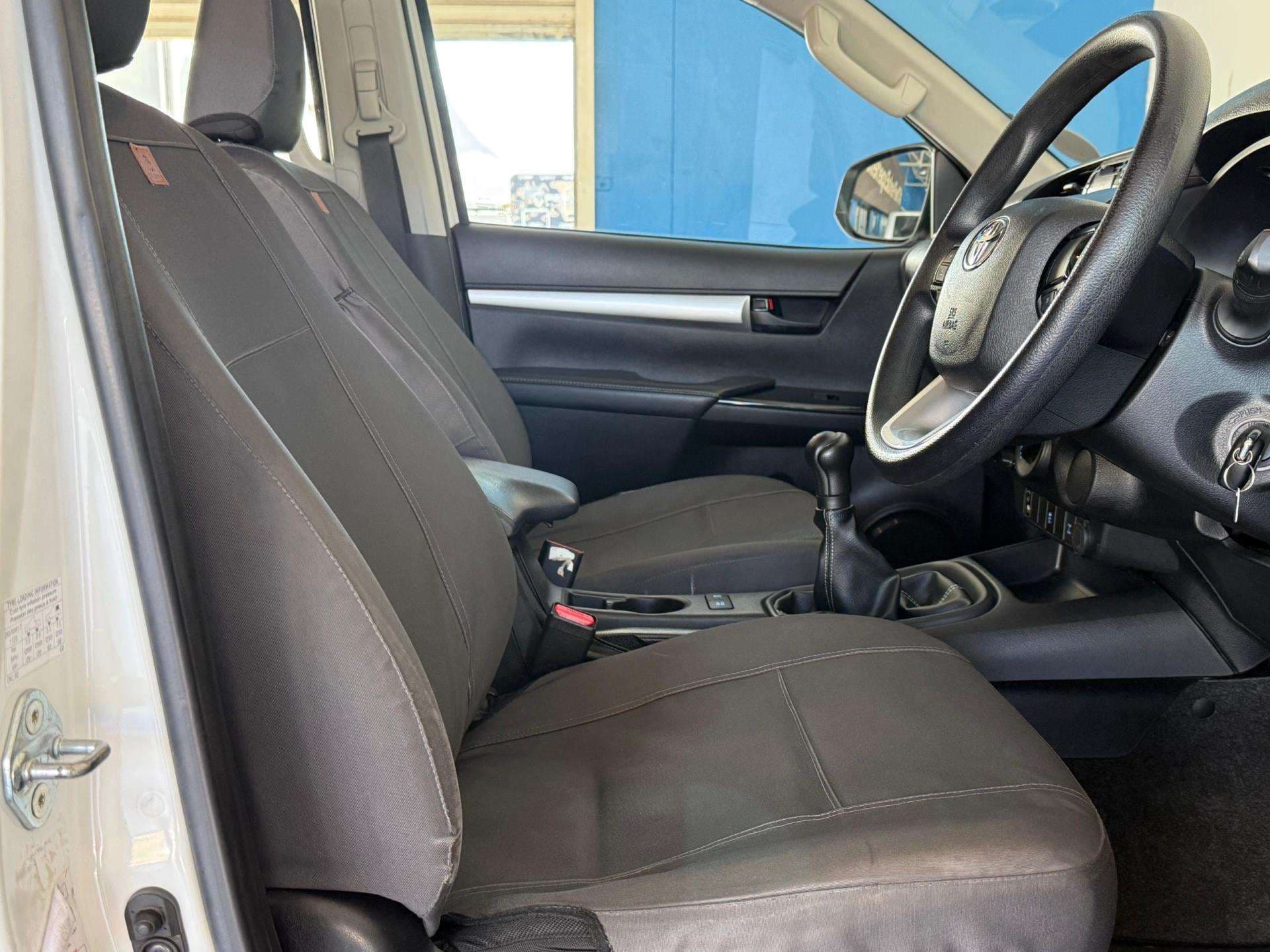 2019 Toyota Hilux, image 13 of 16