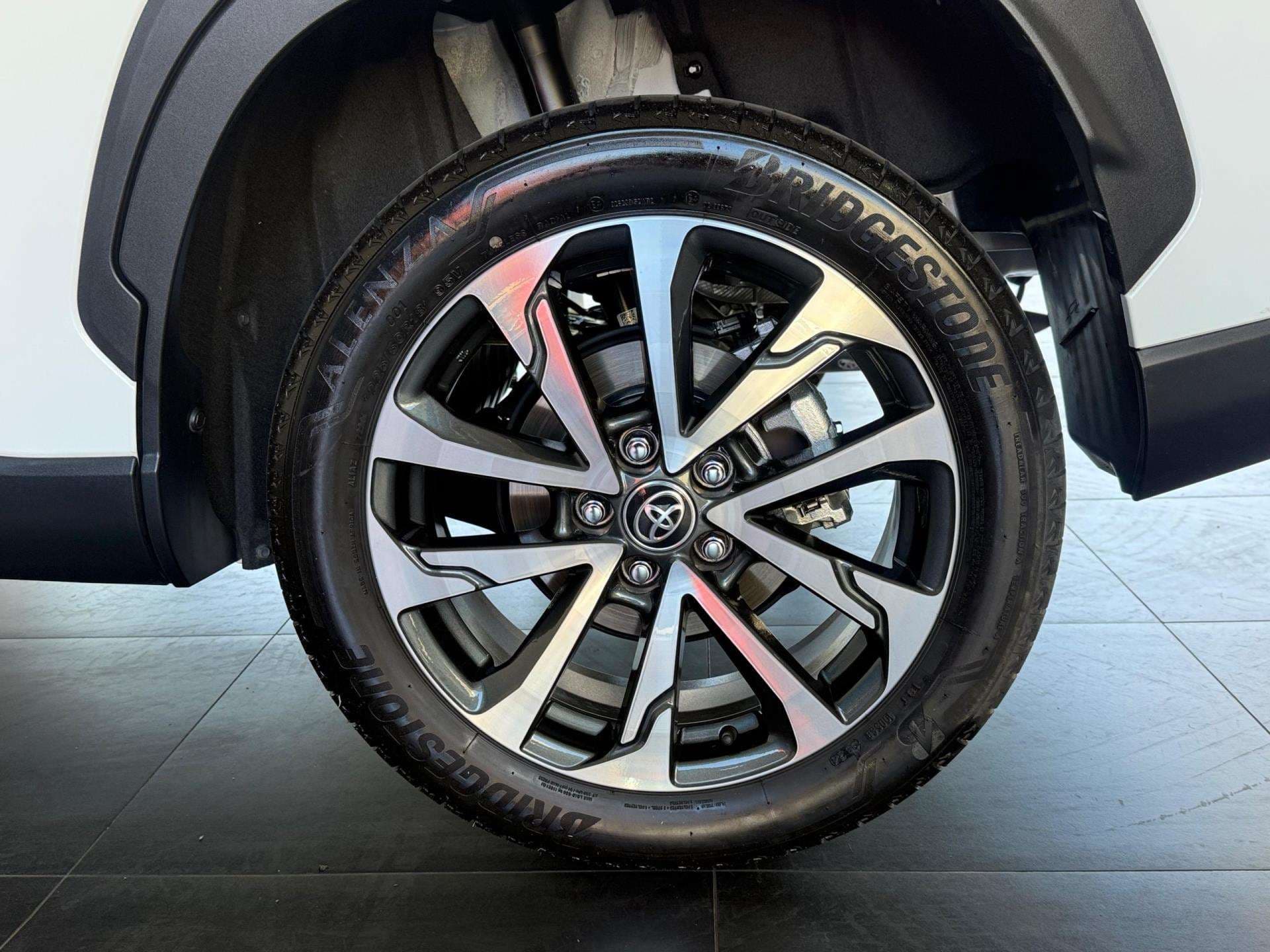2025 Toyota Corolla Cross, image 9 of 16