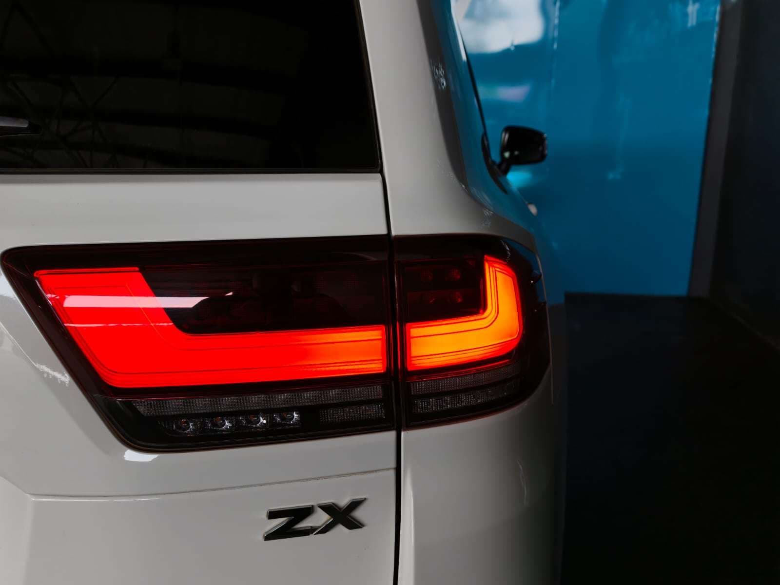 2021 Toyota Land Cruiser, image 5 of 16